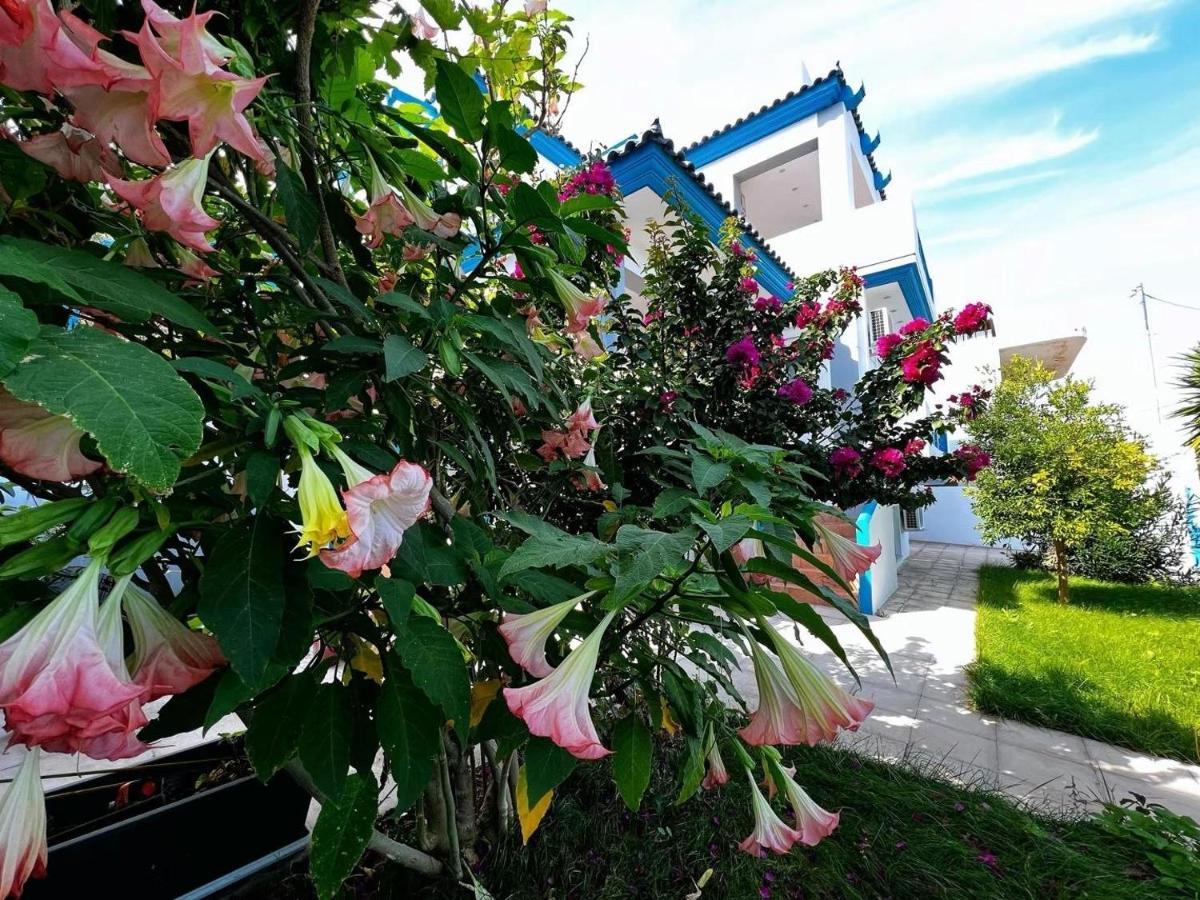 Sicci Villa Near The Airport & Sea Atina Dış mekan fotoğraf